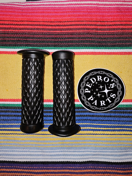 7/8" Diamond Grips. Black