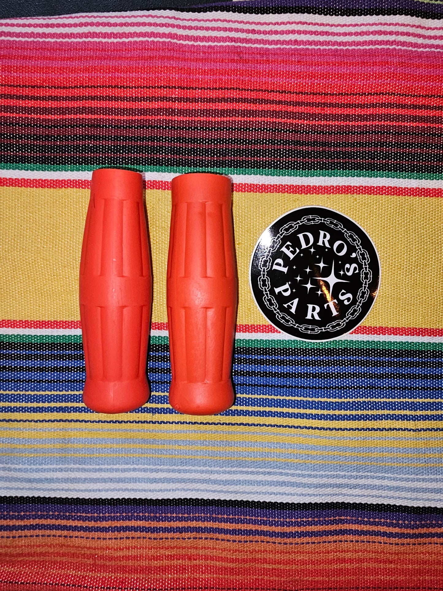 Pedro' Parts 1" Vintage Style Grips. Red